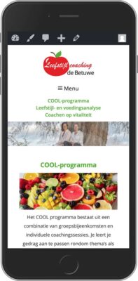 en zo ziet de website leefstijlcoachingdebetuwe.nl eruit op een telefoon. In dit geval een iPhone.